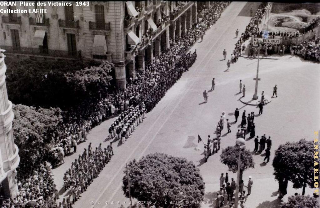 ORAN 1943 DEFILE PLACE DES VICTOIRES (6).JPG